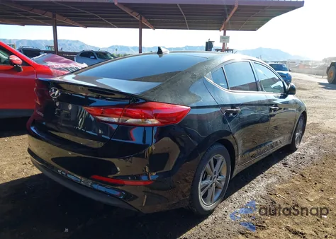 2018 Hyundai Elantra Value Edition z USA, uszkodzony, nr VIN 5NPD84LF0JH339640